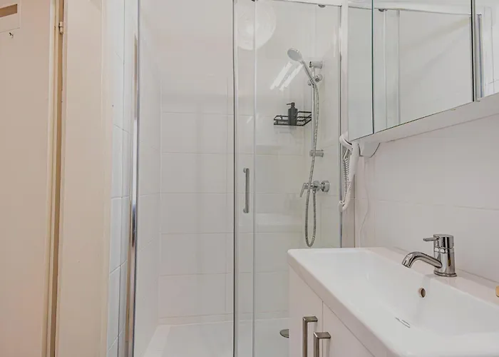 Stylish 2 Bedroom For Long Stays, Super Viena